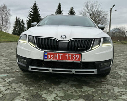 Белый Шкода Октавия Скаут, объемом двигателя 1.97 л и пробегом 198 тыс. км за 16299 $, фото 1 на Automoto.ua