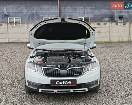 Білий Шкода Octavia Scout, об'ємом двигуна 2 л та пробігом 199 тис. км за 19200 $, фото 62 на Automoto.ua