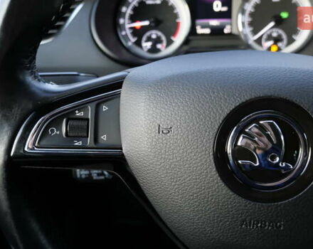 Білий Шкода Octavia Scout, об'ємом двигуна 2 л та пробігом 194 тис. км за 21400 $, фото 28 на Automoto.ua