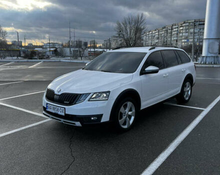 Белый Шкода Октавия Скаут, объемом двигателя 1.97 л и пробегом 160 тыс. км за 20500 $, фото 1 на Automoto.ua