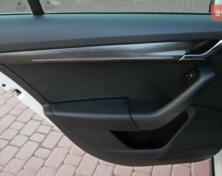 Білий Шкода Octavia Scout, об'ємом двигуна 2 л та пробігом 194 тис. км за 21400 $, фото 49 на Automoto.ua