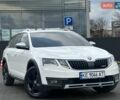 Белый Шкода Октавия Скаут, объемом двигателя 1.97 л и пробегом 241 тыс. км за 19900 $, фото 1 на Automoto.ua