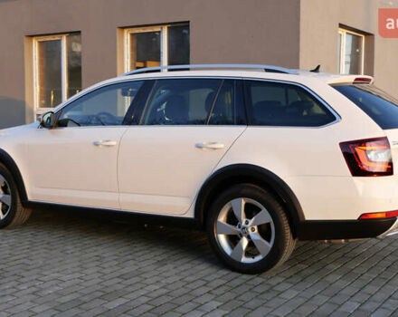 Білий Шкода Octavia Scout, об'ємом двигуна 2 л та пробігом 194 тис. км за 21400 $, фото 14 на Automoto.ua