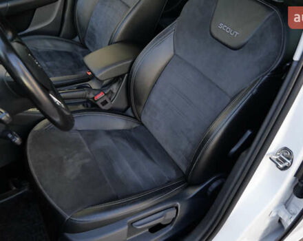 Білий Шкода Octavia Scout, об'ємом двигуна 2 л та пробігом 194 тис. км за 21400 $, фото 24 на Automoto.ua