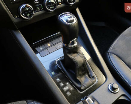 Білий Шкода Octavia Scout, об'ємом двигуна 2 л та пробігом 194 тис. км за 21400 $, фото 46 на Automoto.ua