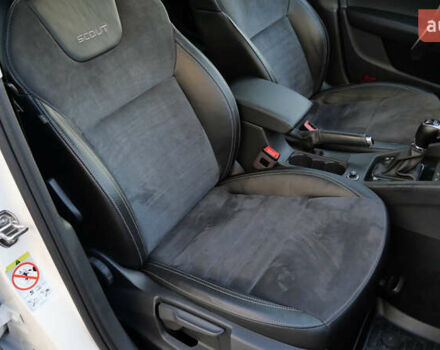 Білий Шкода Octavia Scout, об'ємом двигуна 2 л та пробігом 194 тис. км за 21400 $, фото 53 на Automoto.ua