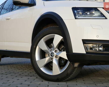 Білий Шкода Octavia Scout, об'ємом двигуна 2 л та пробігом 194 тис. км за 21400 $, фото 4 на Automoto.ua