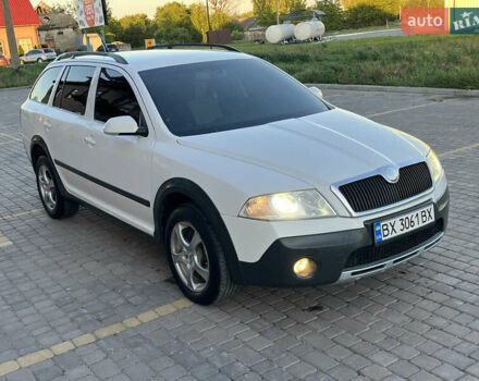 Белый Шкода Октавия Скаут, объемом двигателя 1.98 л и пробегом 261 тыс. км за 5750 $, фото 1 на Automoto.ua