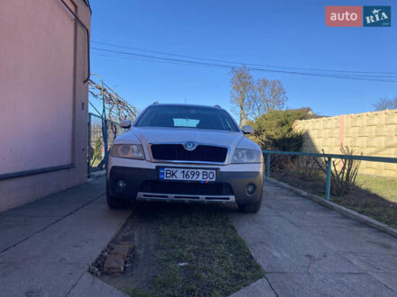 Шкода Октавия Скаут 2008 в Ровно на Automoto.ua Белый Шкода Октавия Скаут, объемом двигателя 2 л и пробегом 210 тыс. км за 5350 $, фото 1 на Automoto.ua