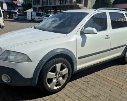 Білий Шкода Octavia Scout, об'ємом двигуна 2 л та пробігом 240 тис. км за 5800 $, фото 1 на Automoto.ua