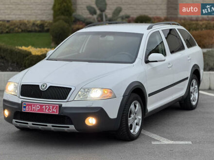Білий Шкода Octavia Scout, об'ємом двигуна 2 л та пробігом 230 тис. км за 6799 $, фото 1 на Automoto.ua
