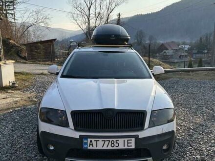 Білий Шкода Octavia Scout, об'ємом двигуна 2 л та пробігом 330 тис. км за 6700 $, фото 1 на Automoto.ua