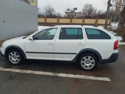 Шкода Октавия Скаут 2009 в Чернигове на Automoto.ua Белый Шкода Октавия Скаут, объемом двигателя 1.8 л и пробегом 242 тыс. км за 8750 $, фото 1 на Automoto.ua