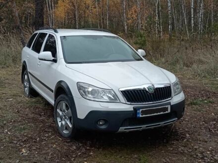 Білий Шкода Octavia Scout, об'ємом двигуна 2 л та пробігом 209 тис. км за 9000 $, фото 1 на Automoto.ua