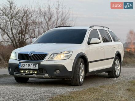 Шкода Октавия Скаут 2010 в Кременце на Automoto.ua Белый Шкода Октавия Скаут, объемом двигателя 1.97 л и пробегом 263 тыс. км за 10500 $, фото 1 на Automoto.ua