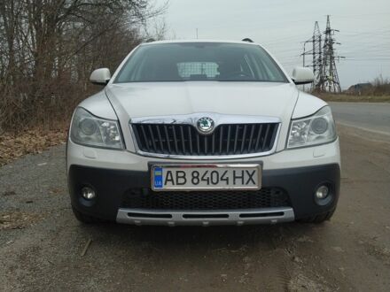 Білий Шкода Octavia Scout, об'ємом двигуна 2 л та пробігом 250 тис. км за 10600 $, фото 1 на Automoto.ua