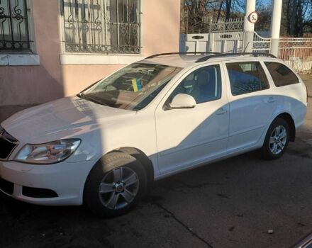 Белый Шкода Октавия Скаут, объемом двигателя 1.6 л и пробегом 222 тыс. км за 8700 $, фото 1 на Automoto.ua