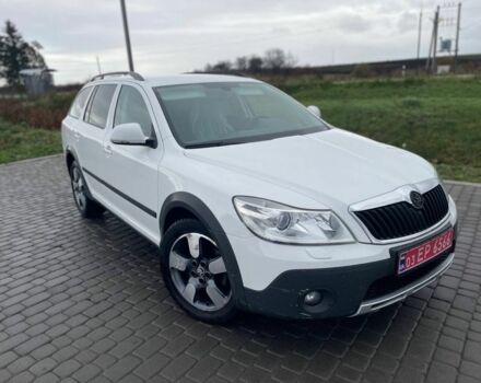 Білий Шкода Octavia Scout, об'ємом двигуна 2 л та пробігом 220 тис. км за 11000 $, фото 1 на Automoto.ua