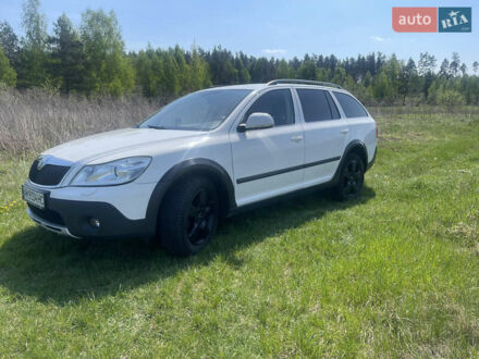 Шкода Октавия Скаут 2012 в Олевске на Automoto.ua Белый Шкода Октавия Скаут, объемом двигателя 2 л и пробегом 304 тыс. км за 10100 $, фото 1 на Automoto.ua
