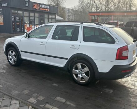 Белый Шкода Октавия Скаут, объемом двигателя 2 л и пробегом 362 тыс. км за 3753 $, фото 1 на Automoto.ua