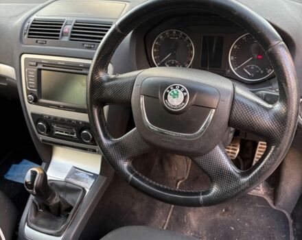 Белый Шкода Октавия Скаут, объемом двигателя 2 л и пробегом 378 тыс. км за 5673 $, фото 1 на Automoto.ua