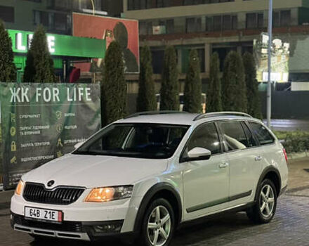 Белый Шкода Октавия Скаут, объемом двигателя 2 л и пробегом 255 тыс. км за 11900 $, фото 1 на Automoto.ua