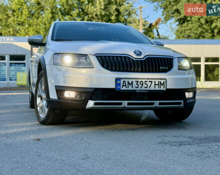 Білий Шкода Octavia Scout, об'ємом двигуна 2 л та пробігом 250 тис. км за 14900 $, фото 1 на Automoto.ua