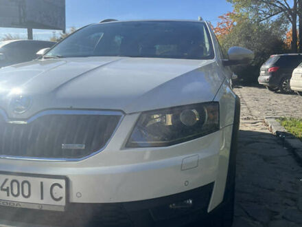 Белый Шкода Октавия Скаут, объемом двигателя 2 л и пробегом 288 тыс. км за 14000 $, фото 1 на Automoto.ua