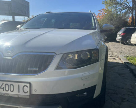 Белый Шкода Октавия Скаут, объемом двигателя 2 л и пробегом 288 тыс. км за 14000 $, фото 1 на Automoto.ua