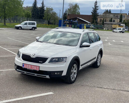 Білий Шкода Octavia Scout, об'ємом двигуна 2 л та пробігом 207 тис. км за 15350 $, фото 1 на Automoto.ua