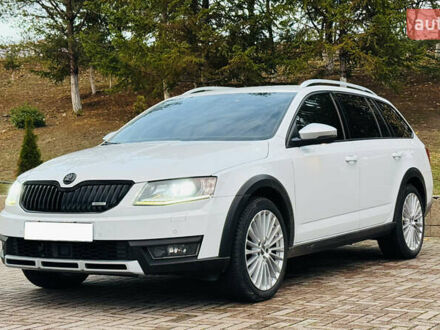 Белый Шкода Октавия Скаут, объемом двигателя 1.97 л и пробегом 267 тыс. км за 16500 $, фото 1 на Automoto.ua