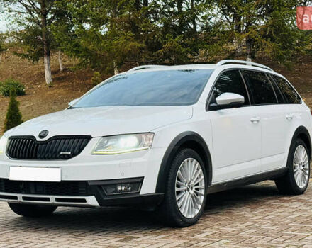 Белый Шкода Октавия Скаут, объемом двигателя 1.97 л и пробегом 267 тыс. км за 16500 $, фото 1 на Automoto.ua