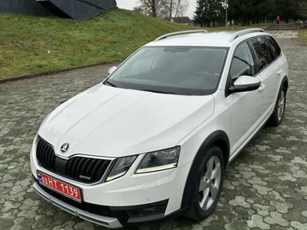 Белый Шкода Октавия Скаут, объемом двигателя 1.97 л и пробегом 198 тыс. км за 16299 $, фото 1 на Automoto.ua