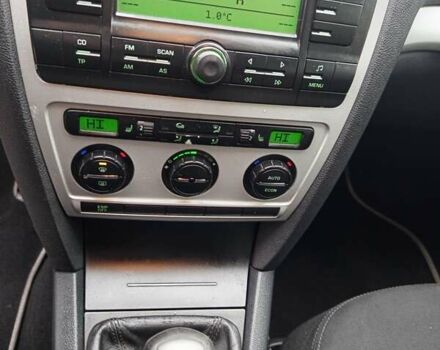 Бежевый Шкода Октавия Скаут, объемом двигателя 2 л и пробегом 237 тыс. км за 7800 $, фото 14 на Automoto.ua