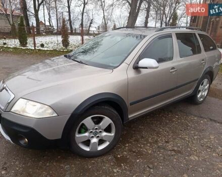 Бежевый Шкода Октавия Скаут, объемом двигателя 2 л и пробегом 237 тыс. км за 7800 $, фото 2 на Automoto.ua