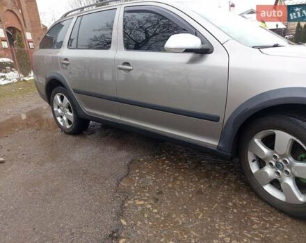 Бежевый Шкода Октавия Скаут, объемом двигателя 2 л и пробегом 237 тыс. км за 7800 $, фото 3 на Automoto.ua