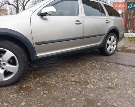 Бежевый Шкода Октавия Скаут, объемом двигателя 2 л и пробегом 237 тыс. км за 7800 $, фото 4 на Automoto.ua