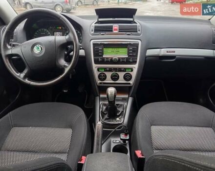 Бежевый Шкода Октавия Скаут, объемом двигателя 2 л и пробегом 237 тыс. км за 7800 $, фото 5 на Automoto.ua