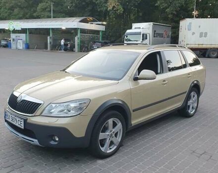 Бежевый Шкода Октавия Скаут, объемом двигателя 2 л и пробегом 320 тыс. км за 10900 $, фото 5 на Automoto.ua