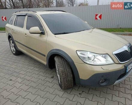Бежевый Шкода Октавия Скаут, объемом двигателя 1.97 л и пробегом 220 тыс. км за 9600 $, фото 6 на Automoto.ua