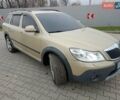 Бежевый Шкода Октавия Скаут, объемом двигателя 1.97 л и пробегом 220 тыс. км за 9600 $, фото 6 на Automoto.ua