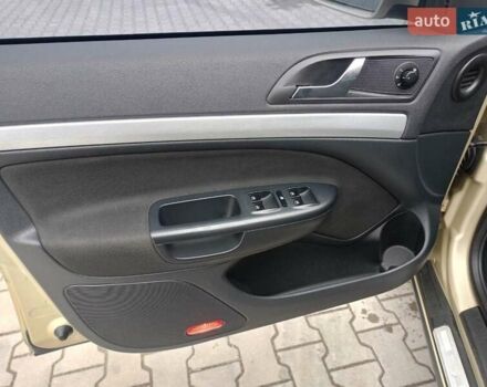 Бежевый Шкода Октавия Скаут, объемом двигателя 1.97 л и пробегом 220 тыс. км за 9600 $, фото 11 на Automoto.ua