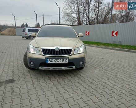 Бежевый Шкода Октавия Скаут, объемом двигателя 1.97 л и пробегом 220 тыс. км за 9600 $, фото 1 на Automoto.ua