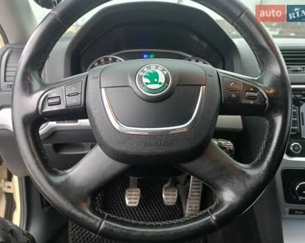 Бежевый Шкода Октавия Скаут, объемом двигателя 1.97 л и пробегом 220 тыс. км за 9600 $, фото 16 на Automoto.ua