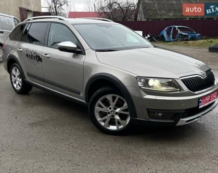 Бежевый Шкода Октавия Скаут, объемом двигателя 2 л и пробегом 199 тыс. км за 14900 $, фото 1 на Automoto.ua