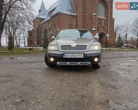 Бежевий Шкода Octavia Scout, об'ємом двигуна 2 л та пробігом 237 тис. км за 7800 $, фото 1 на Automoto.ua