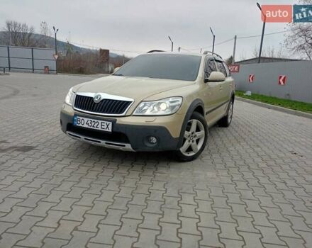 Бежевый Шкода Октавия Скаут, объемом двигателя 1.97 л и пробегом 220 тыс. км за 9600 $, фото 1 на Automoto.ua