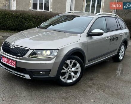 Бежевый Шкода Октавия Скаут, объемом двигателя 2 л и пробегом 199 тыс. км за 14900 $, фото 1 на Automoto.ua
