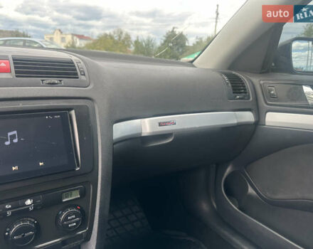 Черный Шкода Октавия Скаут, объемом двигателя 1.98 л и пробегом 222 тыс. км за 4950 $, фото 19 на Automoto.ua