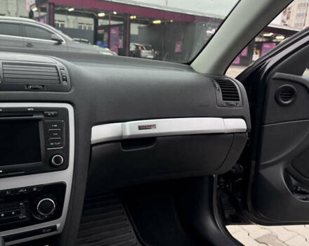 Черный Шкода Октавия Скаут, объемом двигателя 1.97 л и пробегом 210 тыс. км за 10800 $, фото 53 на Automoto.ua